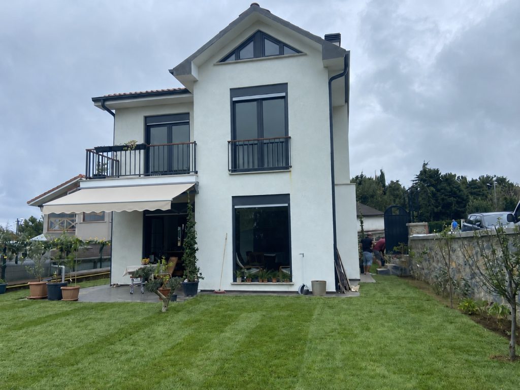 Mafsallı villa tentesi ürün göresli